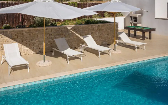 Luxury Villa Juliet with Heated Pool