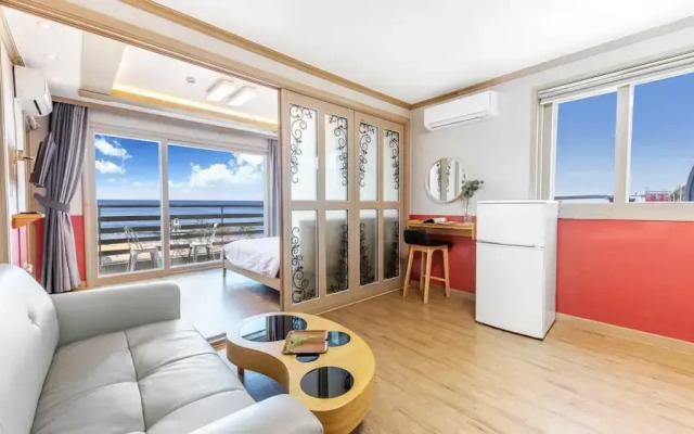 Yangyang Haettuneonchangmoon Pension