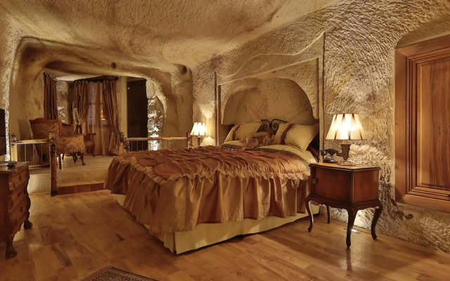 Golden Cave Suites