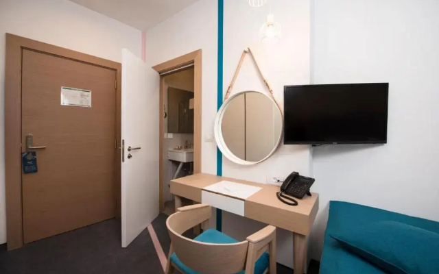 City Nest Modern & Cozy Suites