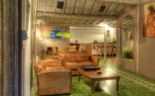 Villa West