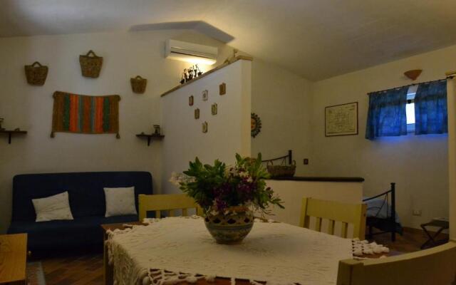 Ca Sotto il Carrubo, a 100 mt dal mare!