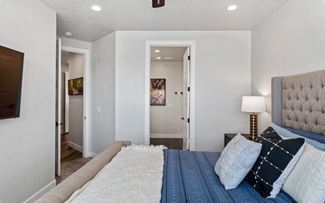 Reunion HQ by RedAwning