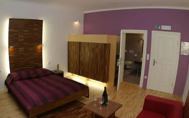Julija&Robert's Riverview Apartments and Rooms