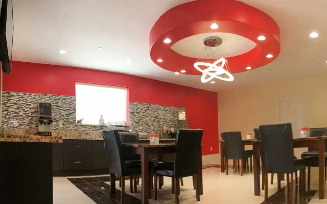 Econo Lodge Inn & Suites Houston Willowbrook