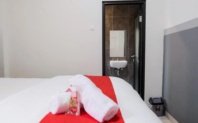 RedDoorz Near Mall Taman Anggrek