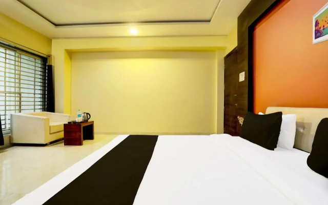 OYO 27960 Hotel Divya Sai Palace