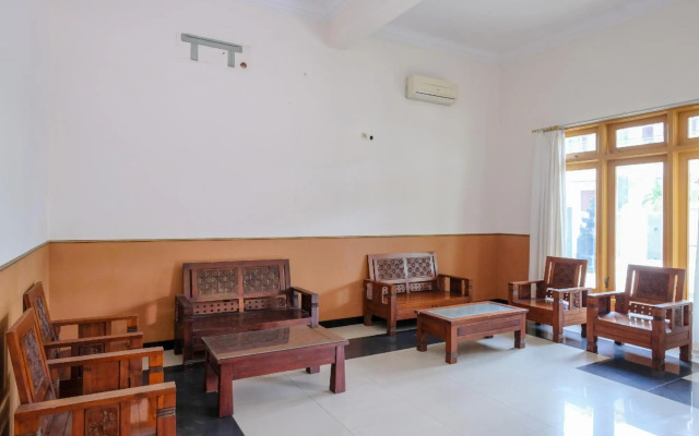 Hotel Savitri Country