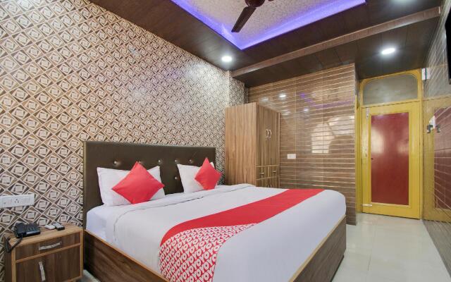 OYO Flagship 23665 Hotel Ajay