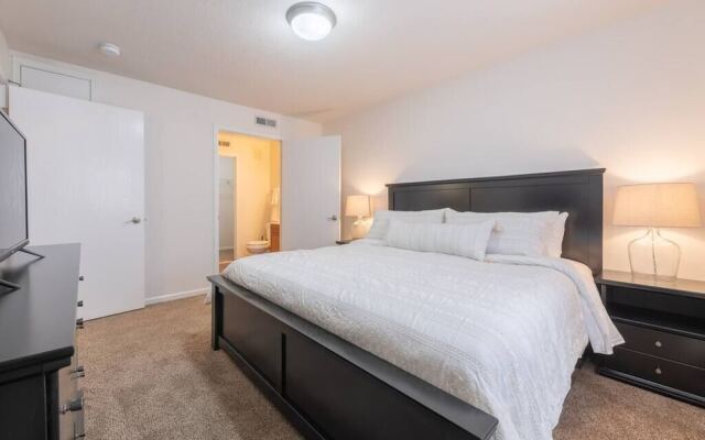 Onsite Gym Pool Fast Wifi More