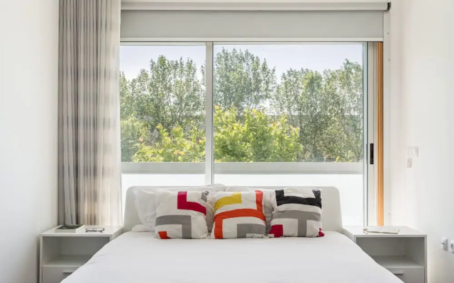 JOIVY Sleek House W/Balcony & 2 Terraces In Porto