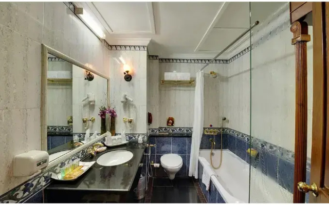 Hotel Babylon International
