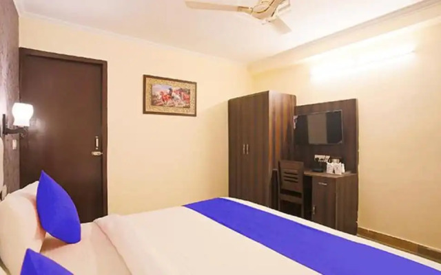 Fabhotel Lazeeno