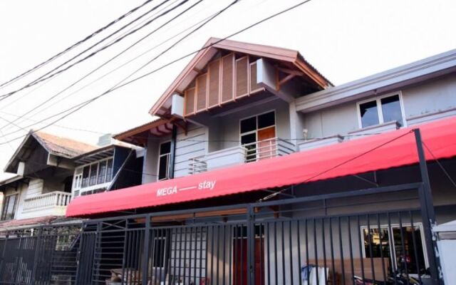 RedDoorz Plus Near Mall Kelapa Gading