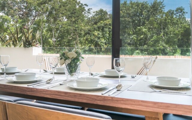 Stunning 2BR Condo Breathtaking Sky Bar Rooftop Pool Gym