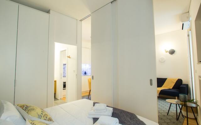 Janelas de São Bento by Porto City Hosts