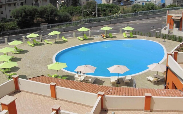 Casa Vita I Bed Ground Unit by Pool