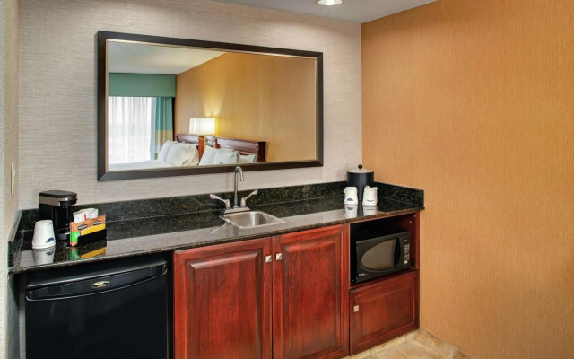 Hampton Inn & Suites By Hilton Toronto Airport