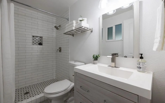 Phoenix Winchcomb 3 Bedroom Home by RedAwning