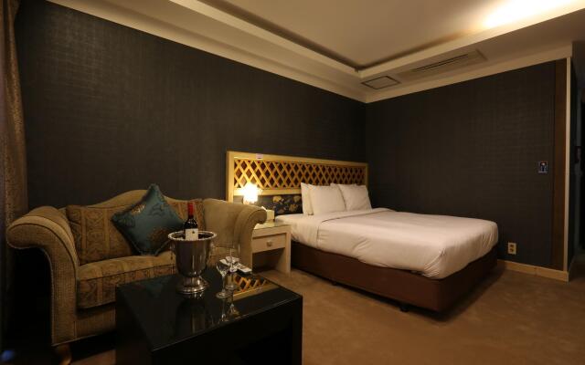 Metro Tourist Hotel