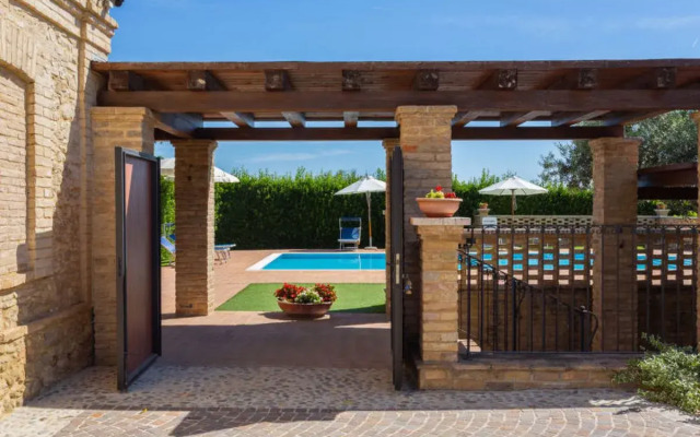 Borgo Agrituristico Il Pino (ONA200)