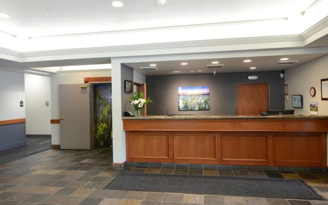 Wood River Inn & Suites