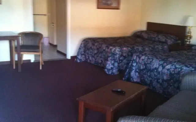 Blackhawk Village Inn & Lodge