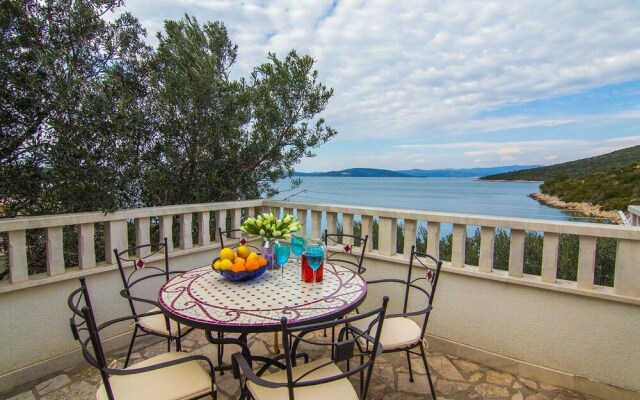 Villa With 7 Bedrooms in Maslinica, With Wonderful sea View, Private P