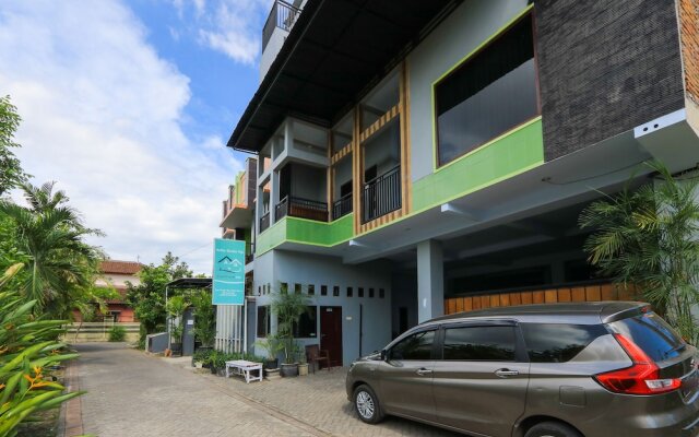 OYO 2453 Artha Graha Vip