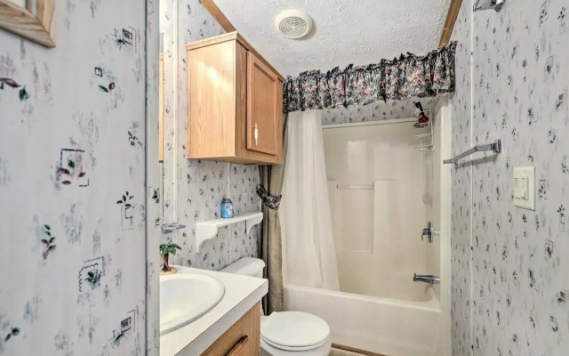 Bright Steinhatchee Home: Proximity to Ocean!