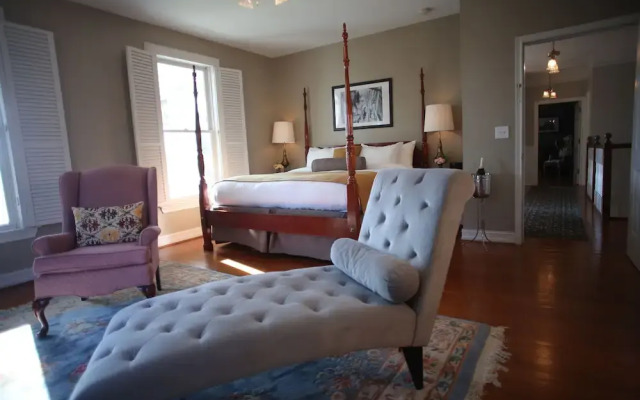 Stone Mountain Manor