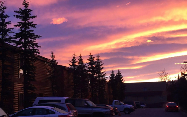 Long House Alaskan Hotel