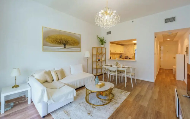 WelHome - Beautiful 1BR Apt. in Al Barsh