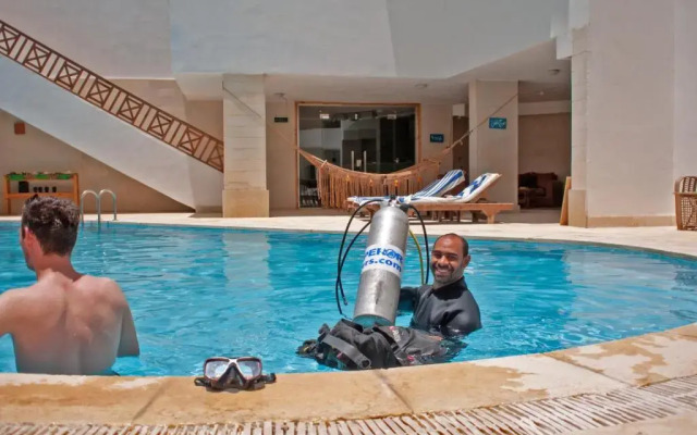 Blue Vision Hotel & Diving College