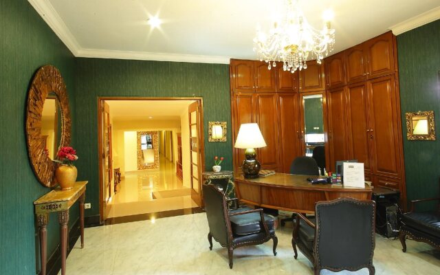 Arimbi Pejaten Suites