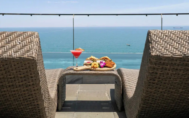 Mangata Beachfront Hotel
