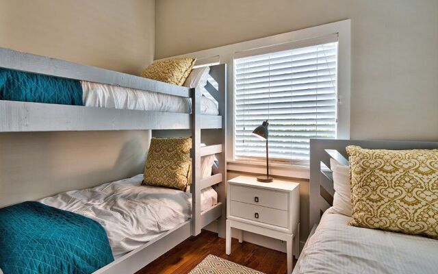 Bottoms Up by RedAwning