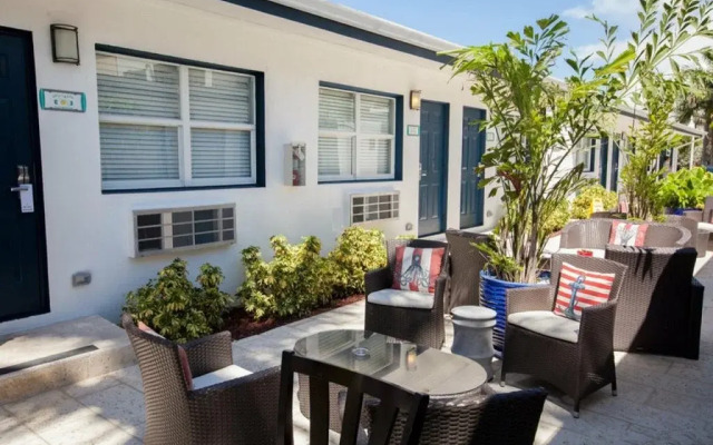 Hollywood Beach Suites