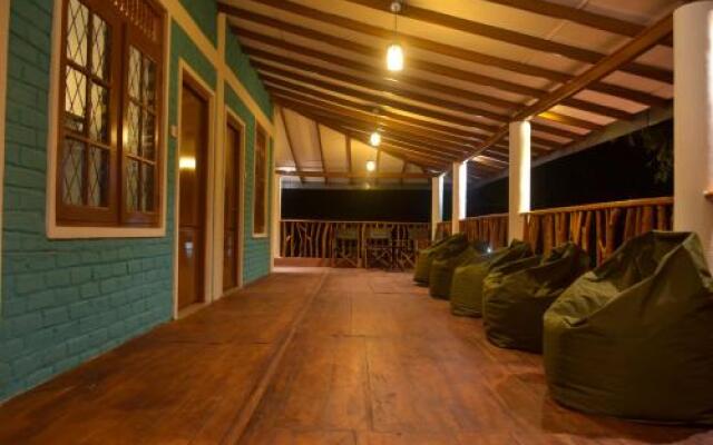 Funky Leopard Safari Lodge Bordering Yala National Park - Hostel