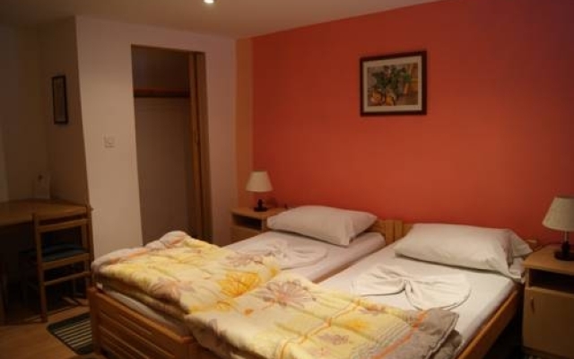 Rog Dogg Rooms