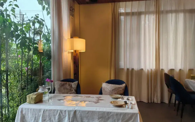 Guilin Village Creek Inn