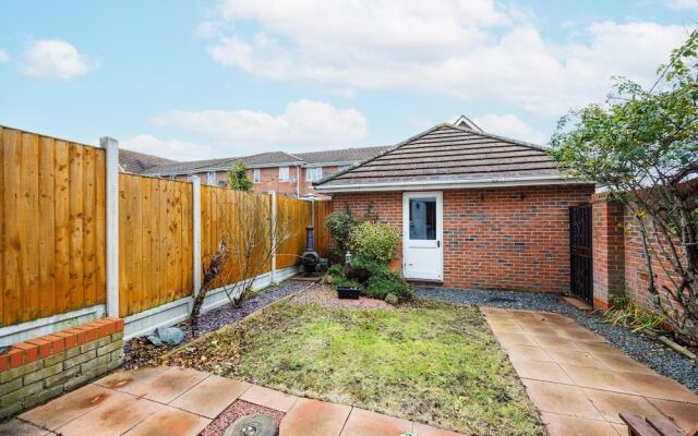Stylish 3-bed Home in East London Free Parking