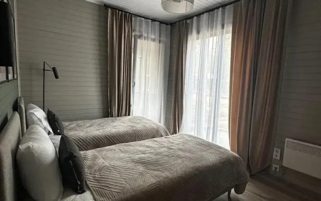 Semiozerye 32