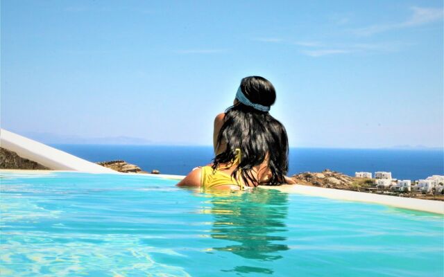 Villa Evi & Suites