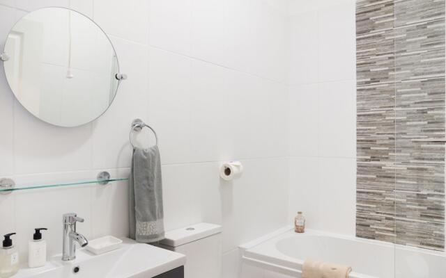 Lovely Folkestone Apartment Near Town Center And Sandgate Beach