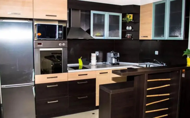 Happy Home Apartment