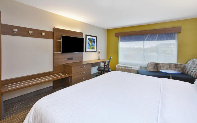 Holiday Inn Express Grand Rapids Airport North by IHG