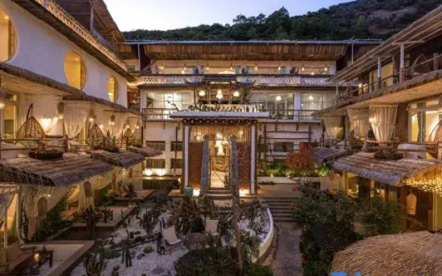 Liuyue Lehaiju Inn (Lige Peninsula)