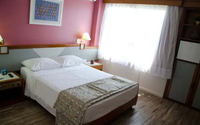 卡舒埃鲁广场酒店(Cachoeiro Plaza Hotel)