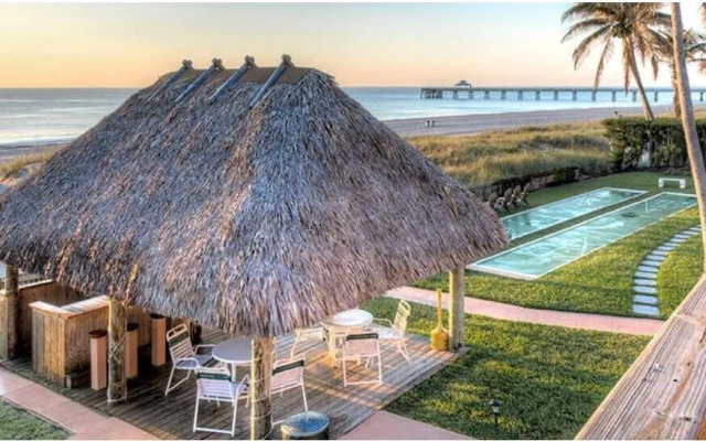 Emerald Seas Ocean Front Motel